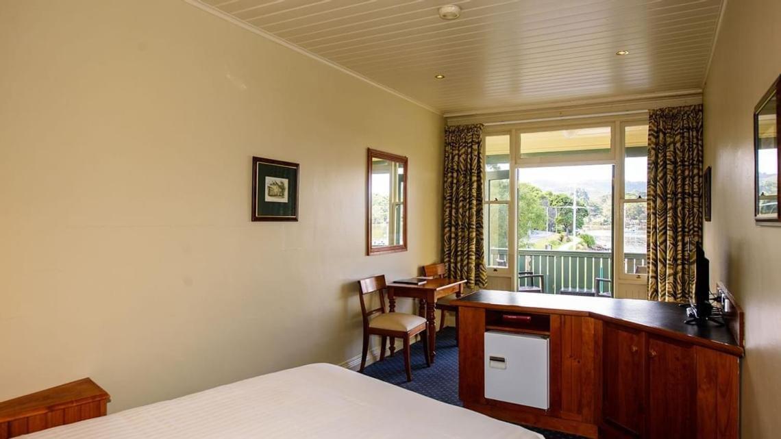 Strahan Village Extérieur photo