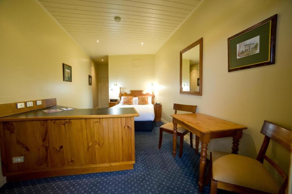 Strahan Village Extérieur photo
