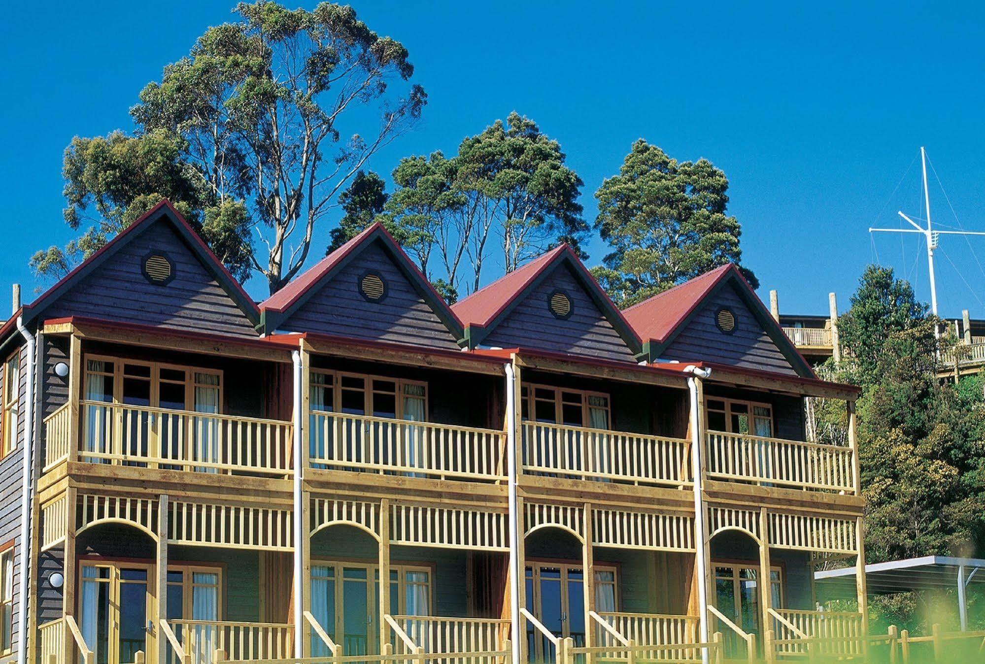 Strahan Village Extérieur photo